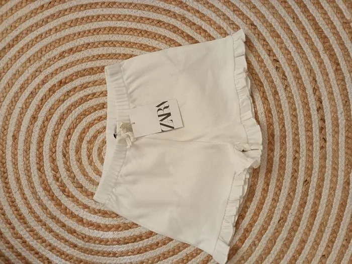 Joli short blanc côtelé Zara 4 - 5 ans neuf avec étiquette - Zara - 5 ans  | Beebs