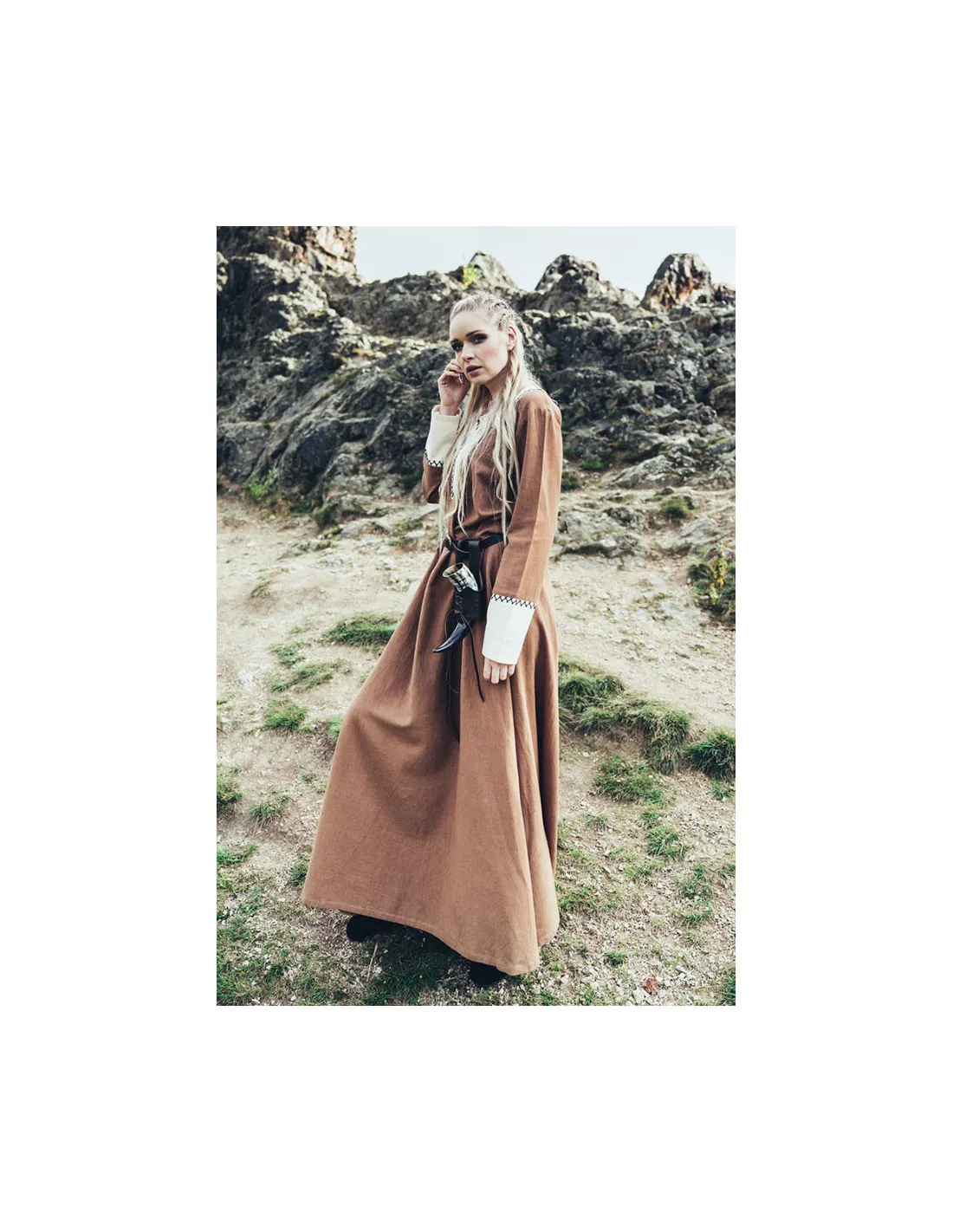 Robe longue viking Freya, couleur sable ⚔️ Boutique Épées