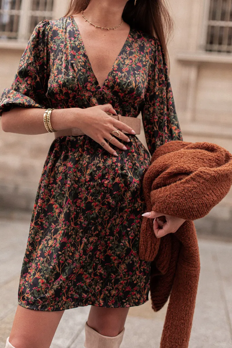 Robe noire fleurie satinée