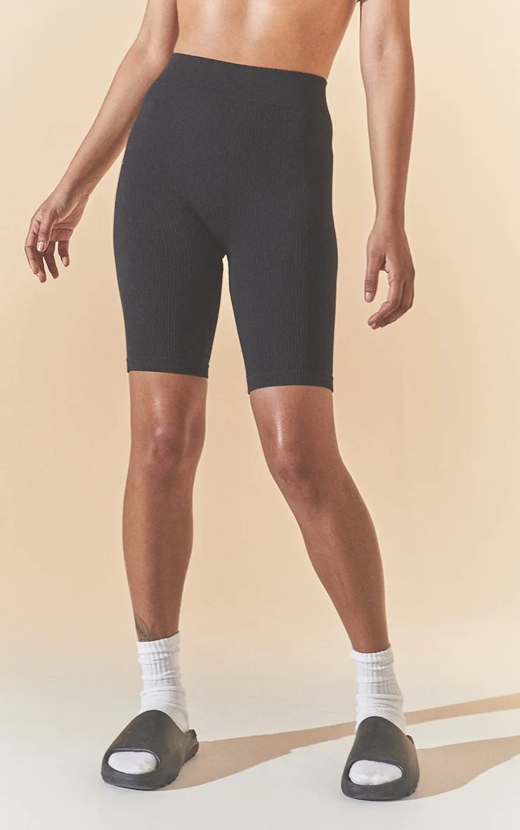 Short cycliste structuré côtelé noir détail contours